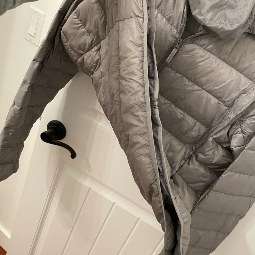 Uniqlo Ultra Light Down Jacket - Picture 6 of 9